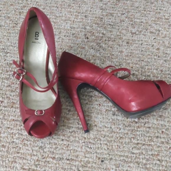 Heels - Picture 2 of 3